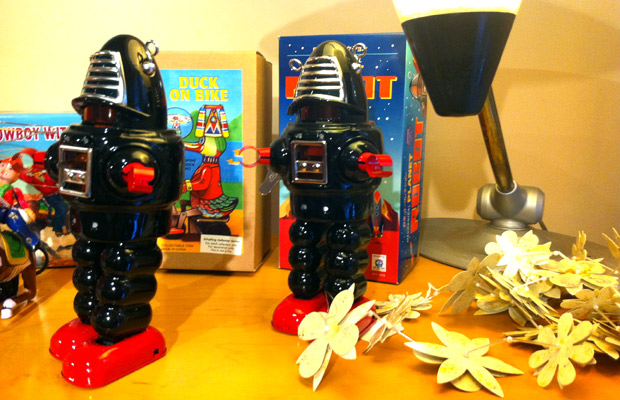 Schylling Planet Robot Tin Toy