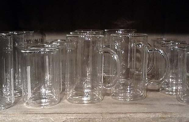 Double-walled glass mugs